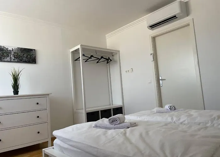 Апартаменти Dachgeschoss Fuer 4 Mit Terrasse