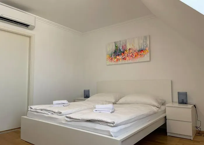 Dachgeschoss Fuer 4 Mit Terrasse